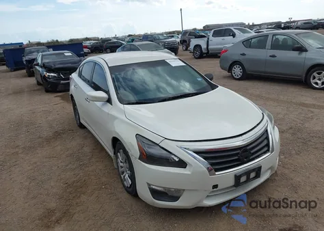 2015 Nissan Altima 2.5 S z USA, uszkodzony, nr VIN 1N4AL3AP1FC192373